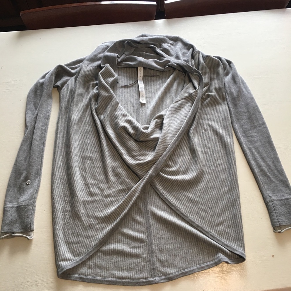 Lululemon size 6 pullover gray